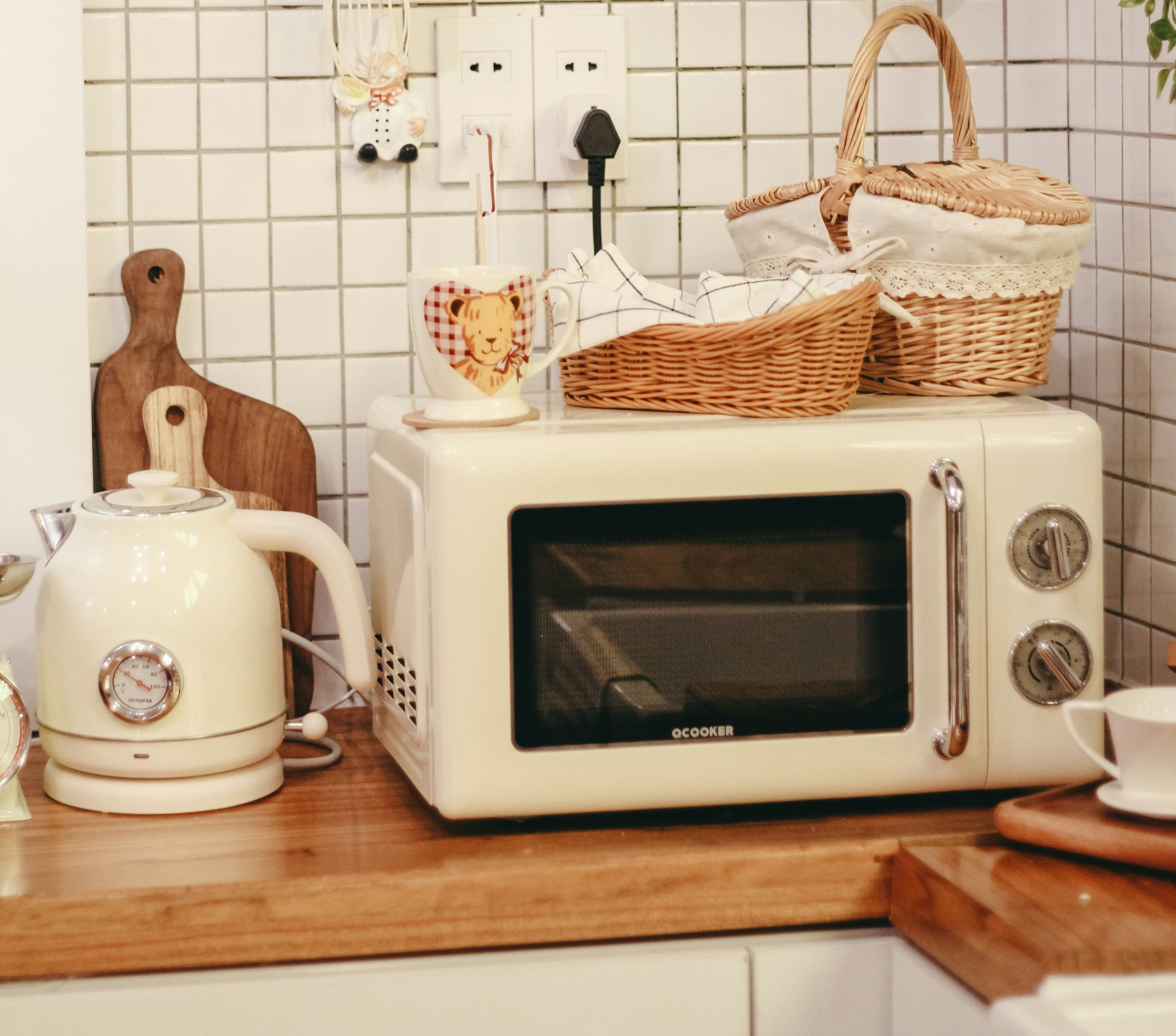 microwave oven